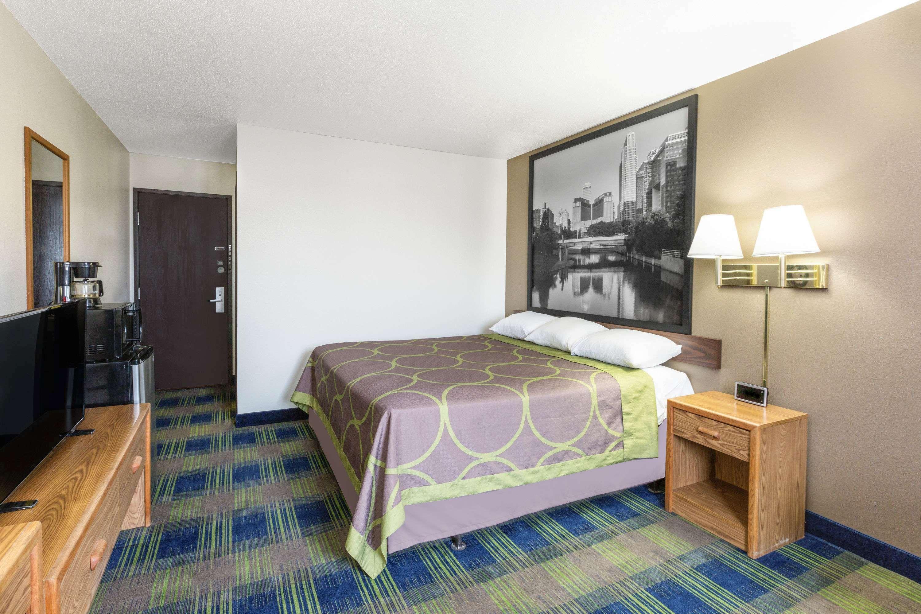 Super 8 By Wyndham Columbus Motel Eksteriør billede