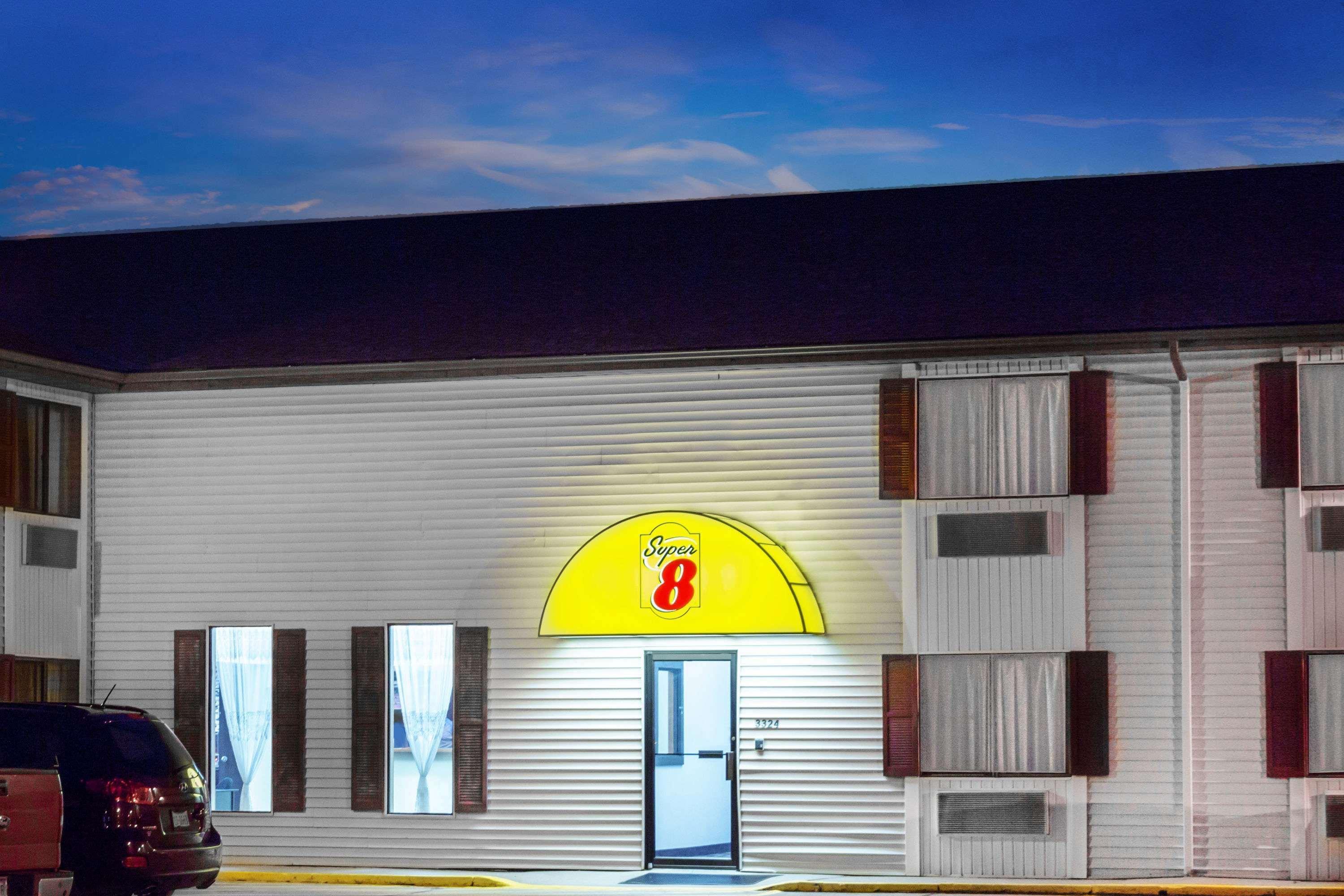 Super 8 By Wyndham Columbus Motel Eksteriør billede