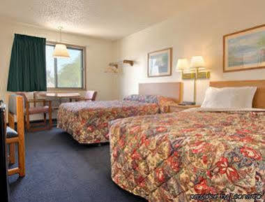 Super 8 By Wyndham Columbus Motel Eksteriør billede